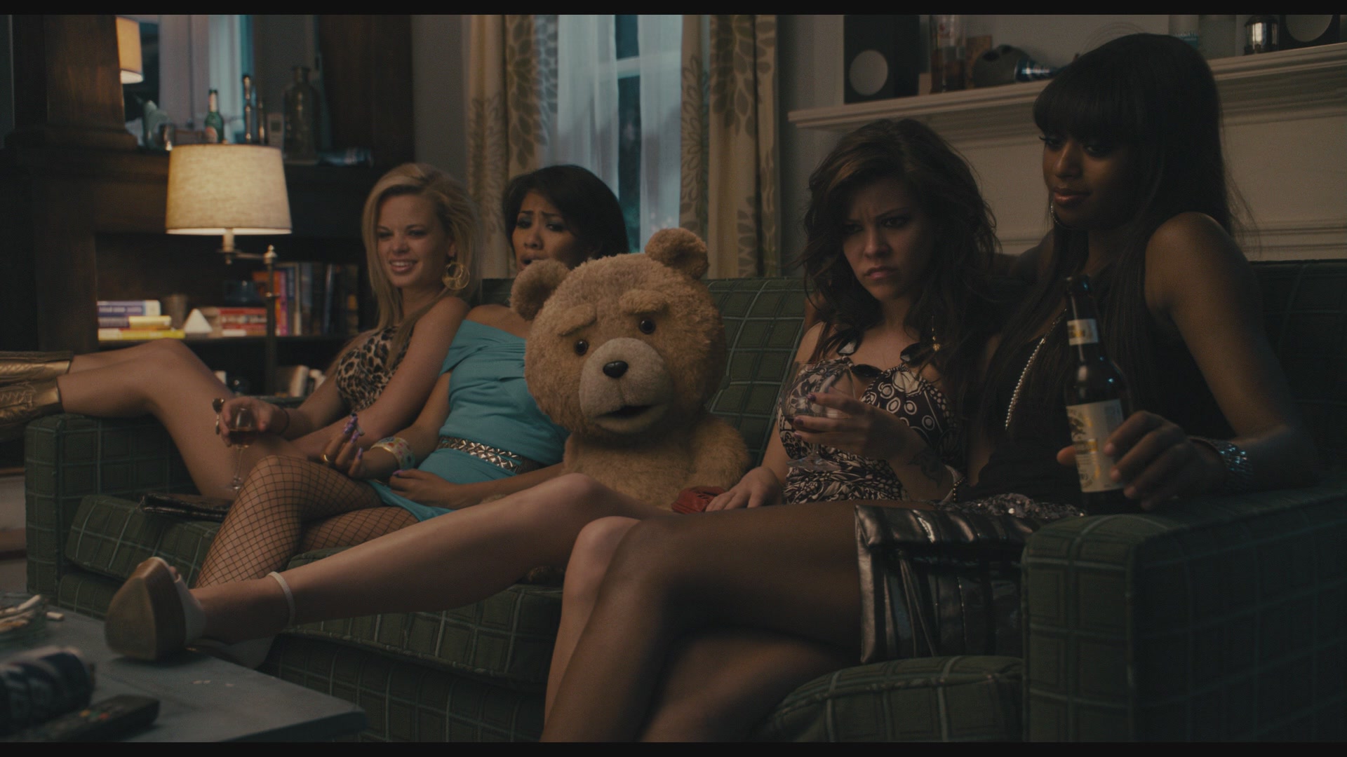 Третий лишний 1. Третий лишний / Ted (2012). Тэд фильм 2012. Лори третий лишний 2012. Третий лишний фильм 2012 Лорд фильм.